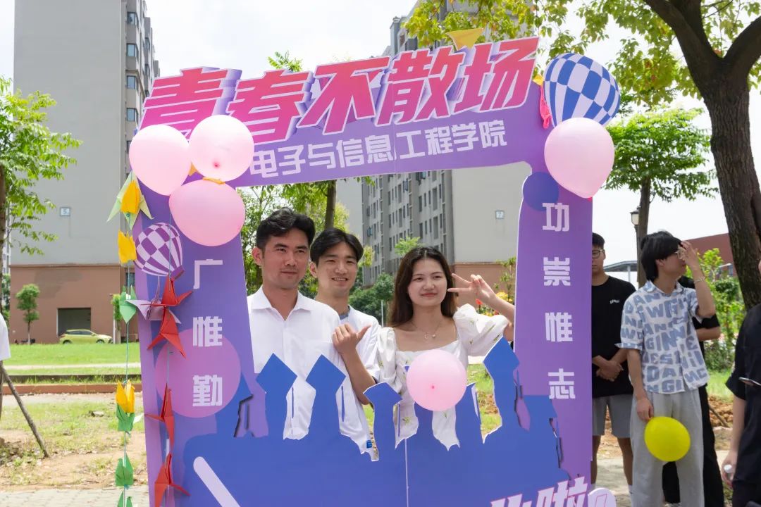 武汉交通职业学院2022毕业典礼：掌声欢送你们奔赴下一场山海…