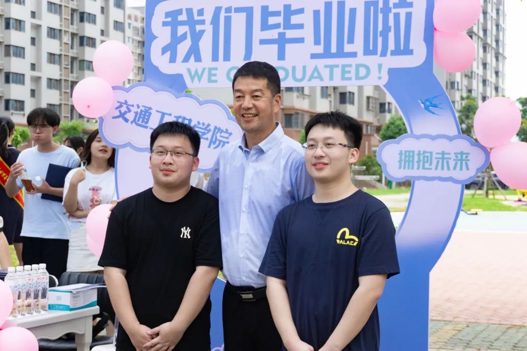 武汉交通职业学院2022毕业典礼：掌声欢送你们奔赴下一场山海…