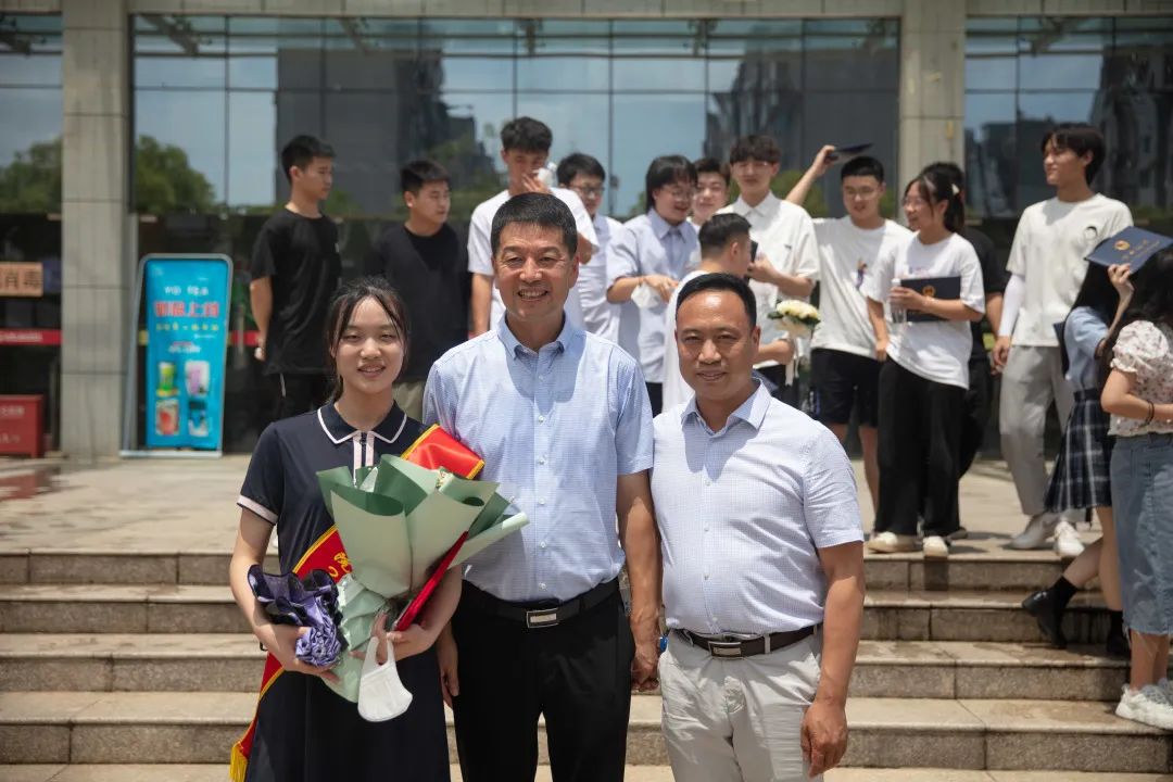 武汉交通职业学院2022毕业典礼：掌声欢送你们奔赴下一场山海…